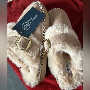 NWT White Mountain Slippers, faux fur lined Clogs in Camel